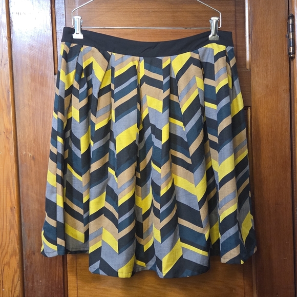 Relished Dresses & Skirts - NWT Relished Pleated Chevron Print Skirt - Yellow, Gray & Black Sz XL